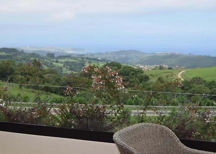 Vistas Al Mar Y Con Jardin - Casa Abelia * Canales (Cantabria)