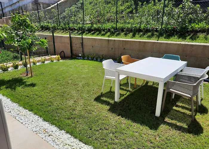 Vistas Al Mar Y Con Jardin - Casa Abelia Canales (Cantabria)